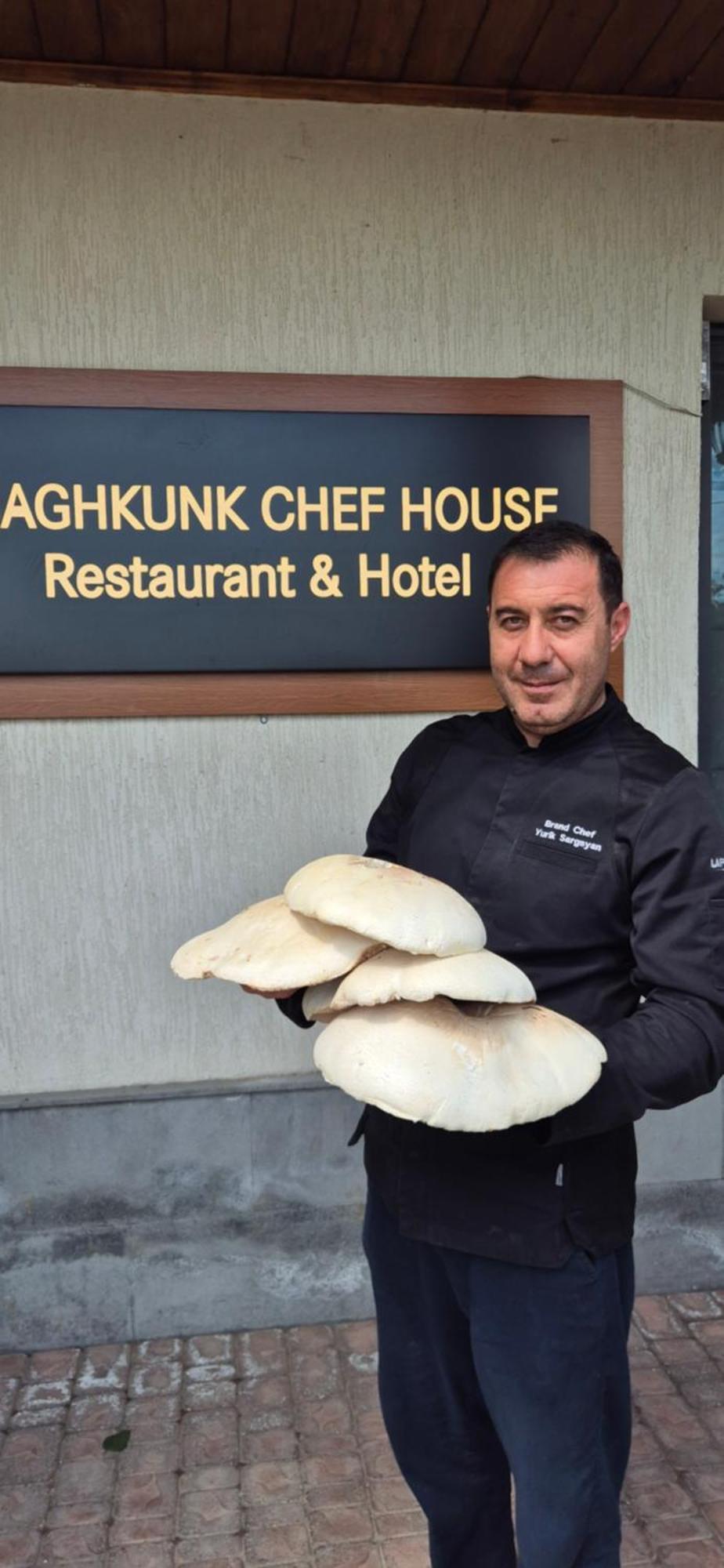 Tsaghkunk Chef House Hotel & Restaurant 塞凡 外观 照片